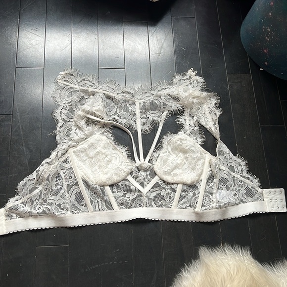 Lingerie Tops - small/medium (4 items) - Picture 5 of 14